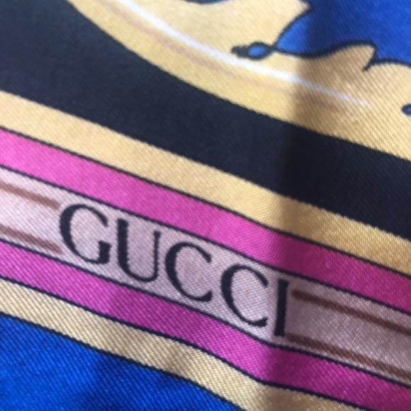 Vintage Authentic Gucci silk scarf - Picture 3 of 16